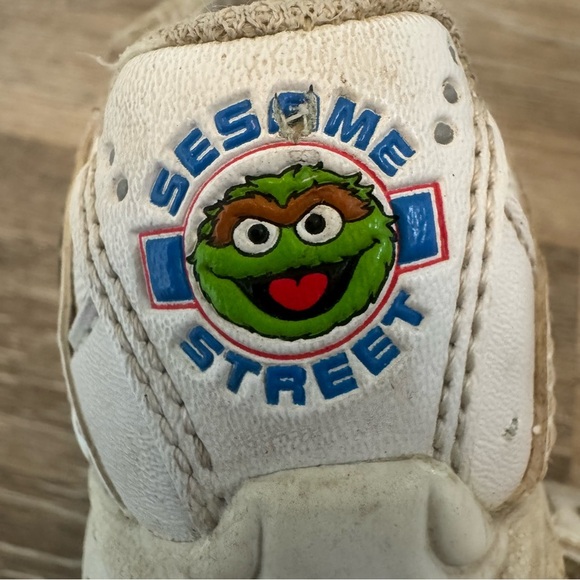Vintage Y2K Elmo Cookie Monster Sesame Street Shoes Size 2W - Picture 11 of 12